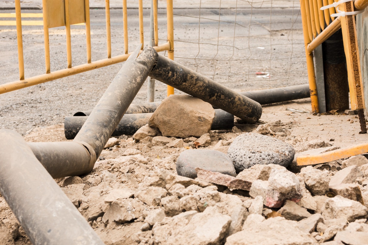 La importancia de mantener las redes de alcantarillado: cómo prevenir inundaciones y contaminación